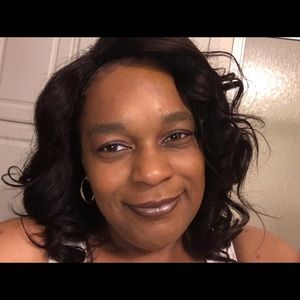 Meet your Posher, Iris